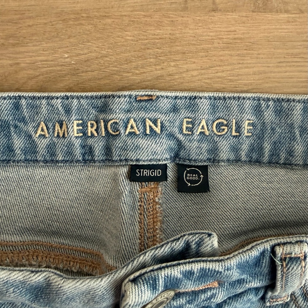 American Eagle Outfitters Light Blue Distressed Curvy Mom Jeans Sz 6 - Picture 6 of 8